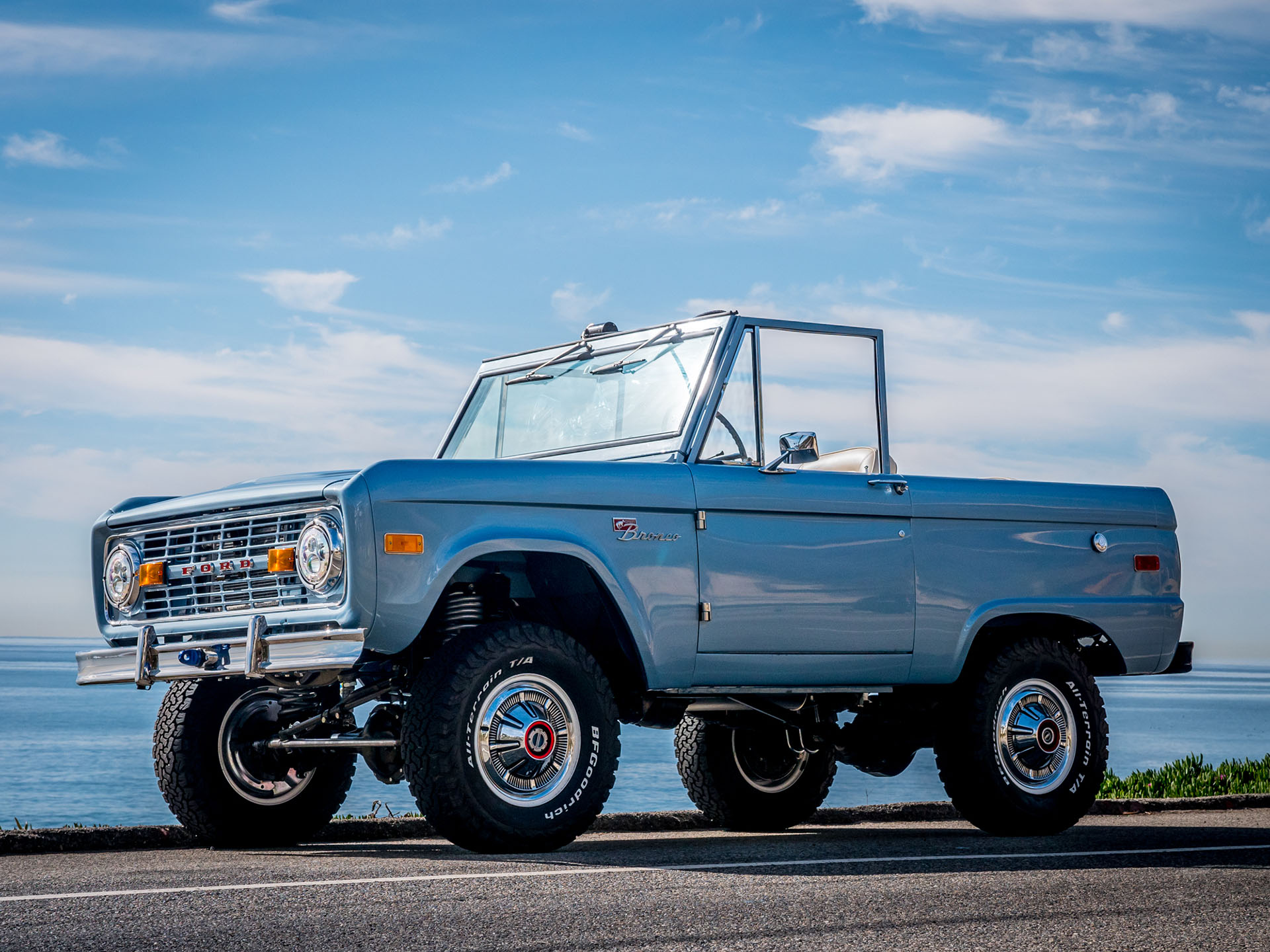 1974 Ford Bronco fuel injected 4 Speed automatic w Uncut fenders